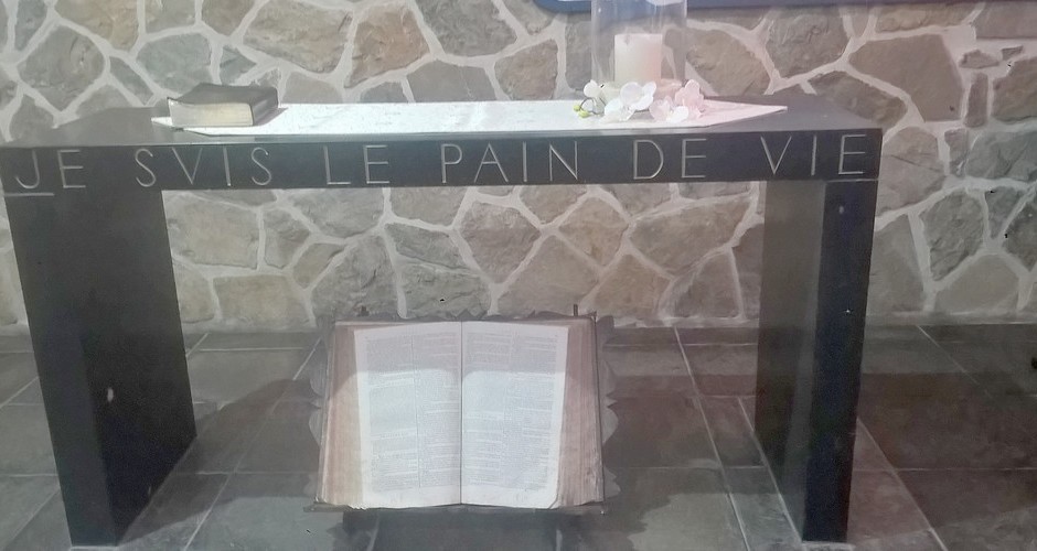 table Sainte Scene.jpg